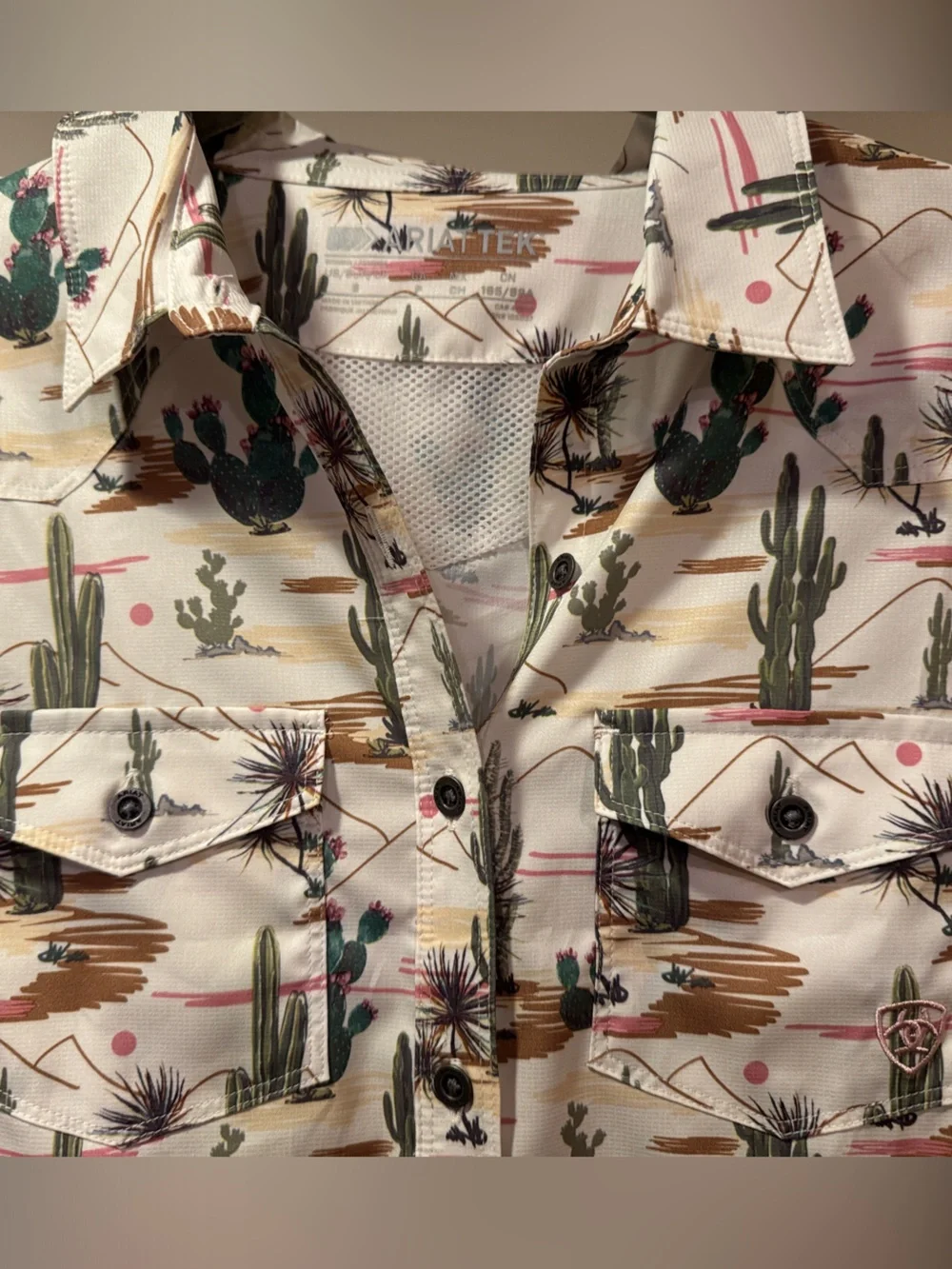 Ariat Women’s Button Down Ariat Tek Shirt in Cream with Green Cactus Print Sz S - Picture 3 of 6